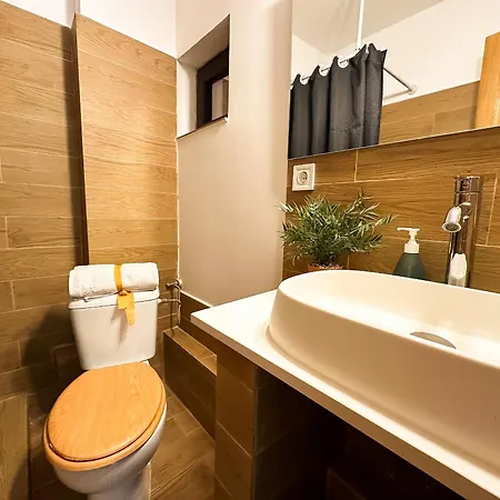 Golden Nest -